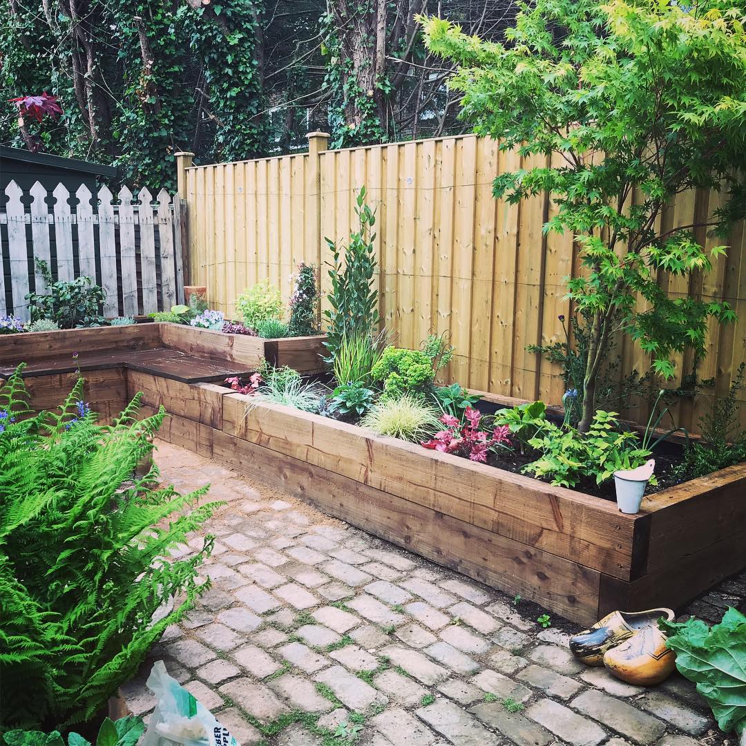 Railway Sleepers In The Garden, How To Make A Garden Edge With Sleepers